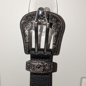Black and silver buckle women's medium belt